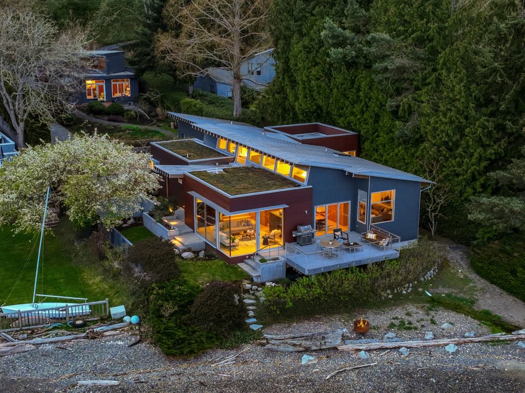 Modern Bainbridge Island Waterfront Home